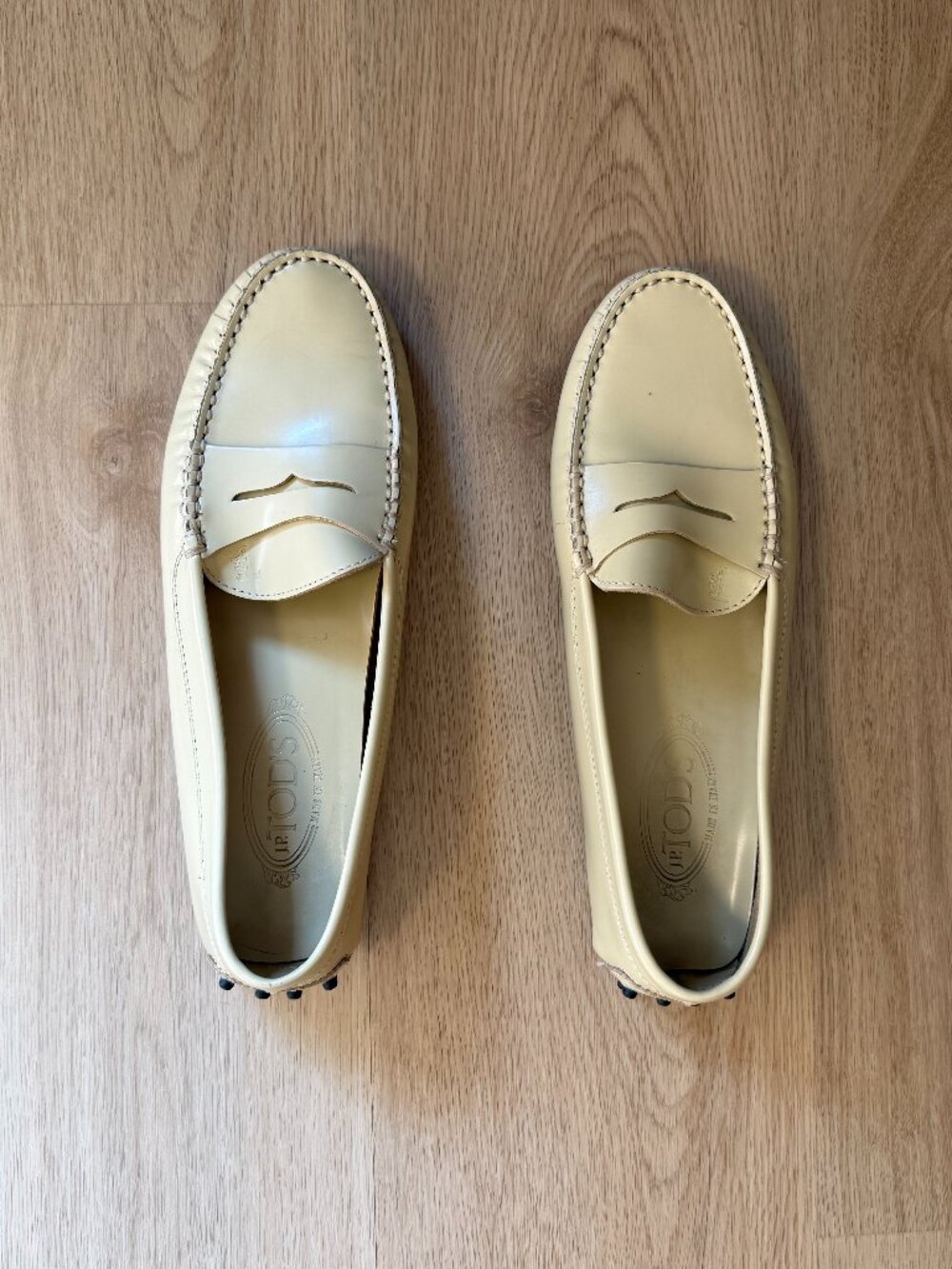 Tod's Gommino Loafers in Butter Yellow Leather - Picture 4 of 8
